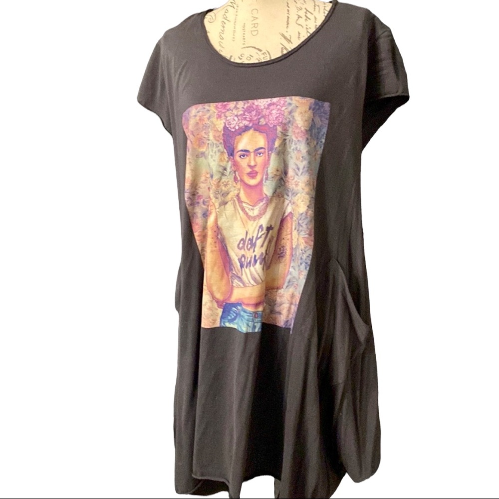 Frida Kahlo oversized shirt/dress with 2 pockets on the side. Small